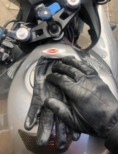 Leather gloves